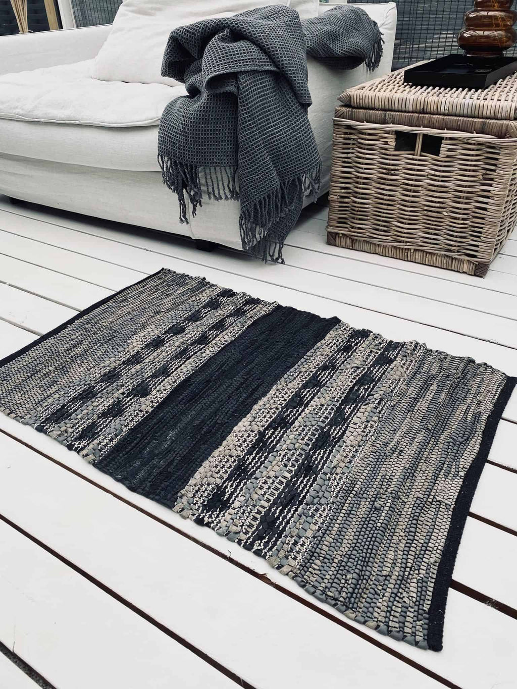 Gulvtæppe i skind – Sort mønster – 60x90cm